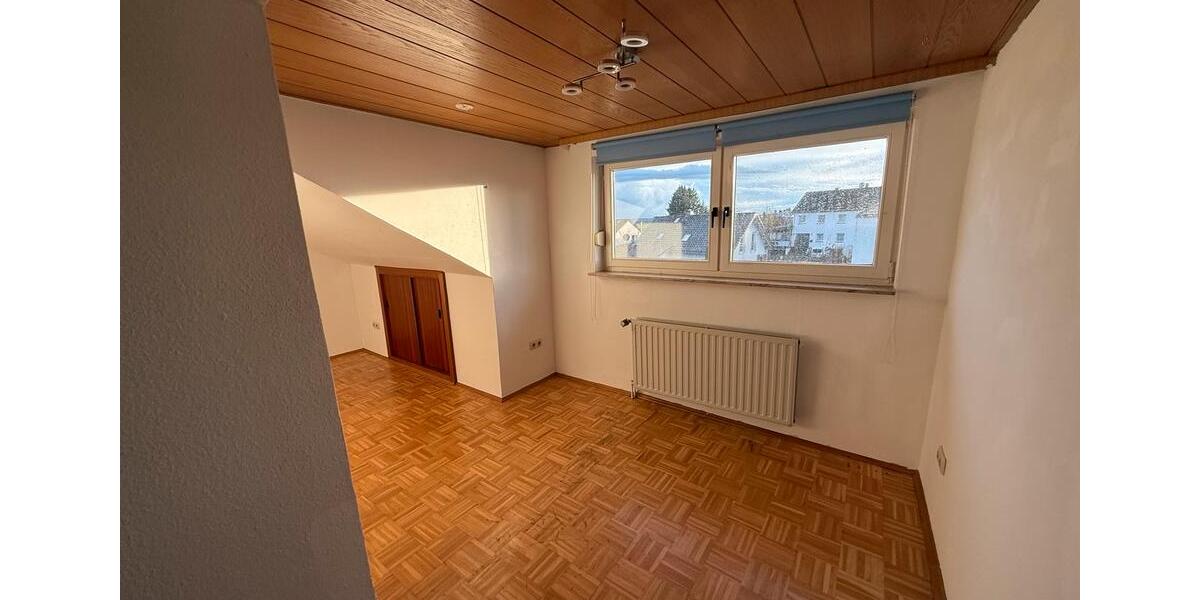 Dachgeschoßwohnung Vöhl - 3 Zimmer, 93 m&sup2;, 480&euro; | Angebot:25941692