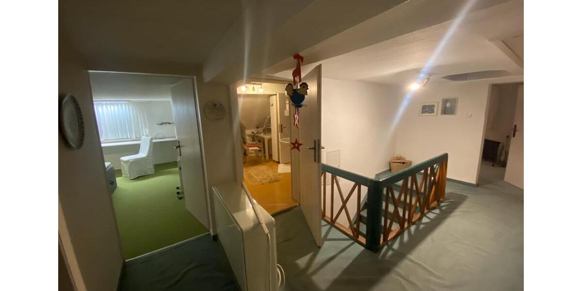 Etagenwohnung Neukirchen - 3 Zimmer, 230 m&sup2;, 850&euro; | Angebot:25991900