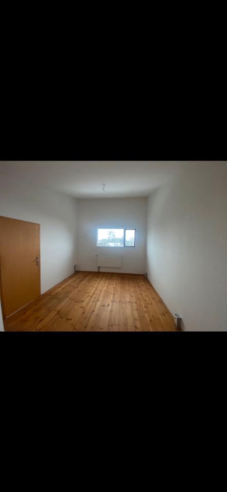 **Besichtigung am Freitag 7.11. um 15.00 Uhr in Patzig Hofstr. 1 zimmer