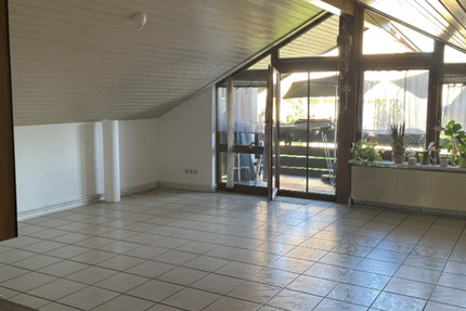 Exklusives Wohnen unter dem Dach: Ihre lichtdurchflutete 3-Zimmer zimmer