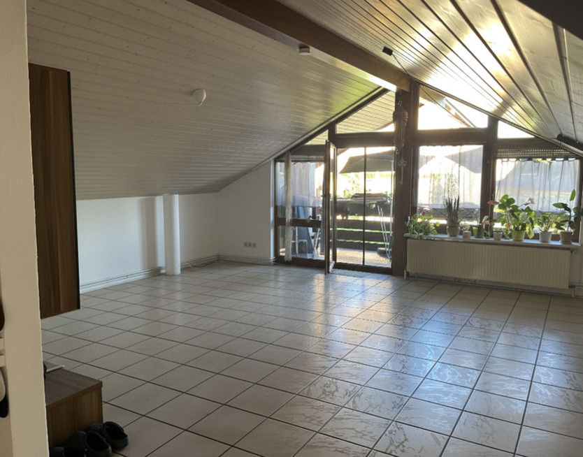 Exklusives Wohnen unter dem Dach: Ihre lichtdurchflutete 3-Zimmer zimmer