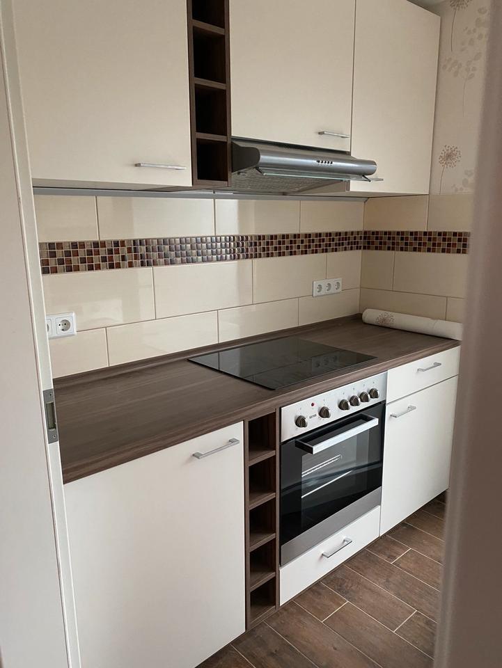 2 Zi ca. 40 qm Whg mit kl. Garten, teilmöbliert 650 warm miete