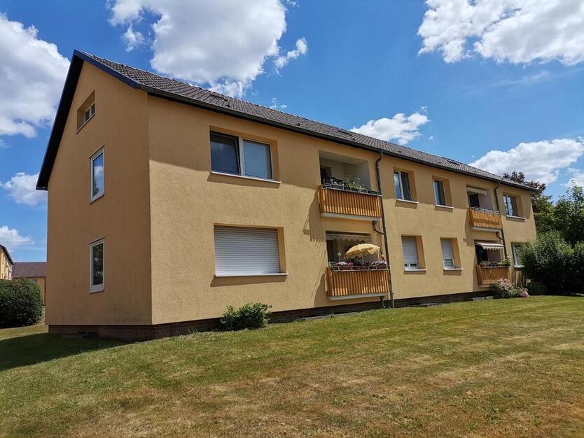 Marienburger Straße 5 - geräumige 4 ZKB Wohnung im 1.OG *ab sofort*