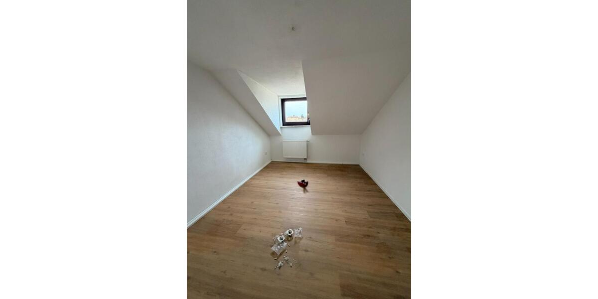 Dachgeschoßwohnung Neustadt an der Waldnaab - 3 Zimmer, 77 m&sup2;, 885&euro; | Angebot:25942921