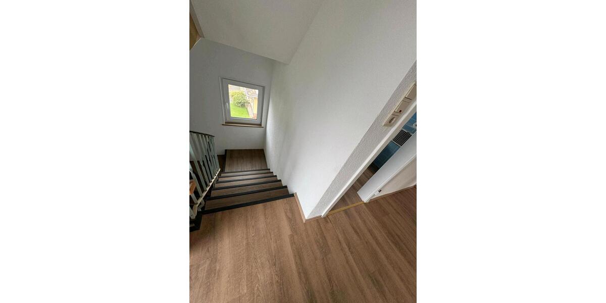 Etagenwohnung Vettelschoß - 5 Zimmer, 100 m&sup2;, 1.000&euro; | Angebot:25722632
