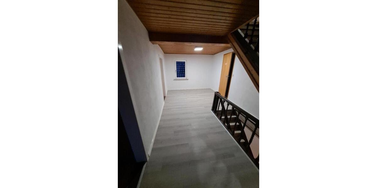 Etagenwohnung Markt Nordheim - 5 Zimmer, 150 m&sup2;, 1.150&euro; | Angebot:26609476