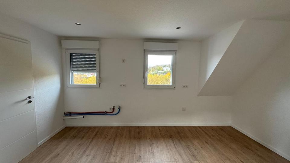 Dachgeschoßwohnung Saarbrücken - 4 Zimmer, 79 m&sup2;, 930&euro; | Angebot:24477797