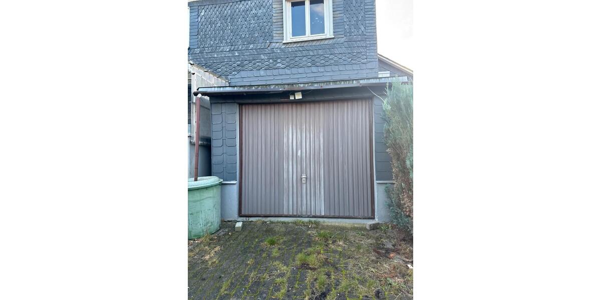 Einfamilienhaus mit 2 Garagen und großem Garten in Struthütten 6 zimmer