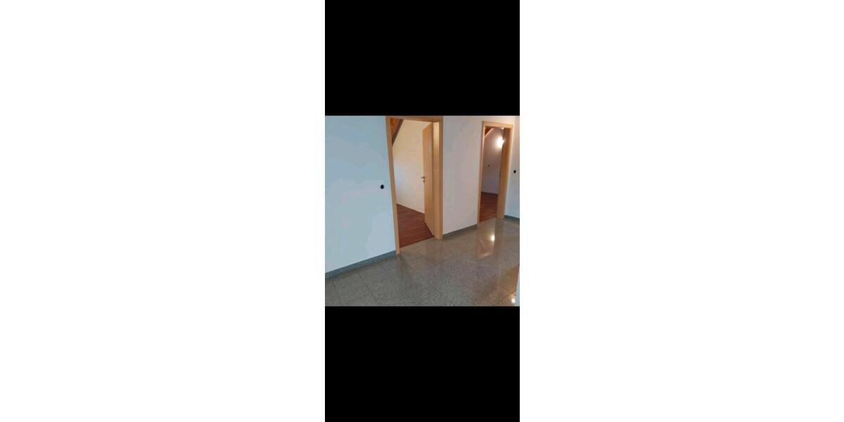 Dachgeschoßwohnung Reichertshausen - 3 Zimmer, 79 m&sup2;, 930&euro; | Angebot:26479574