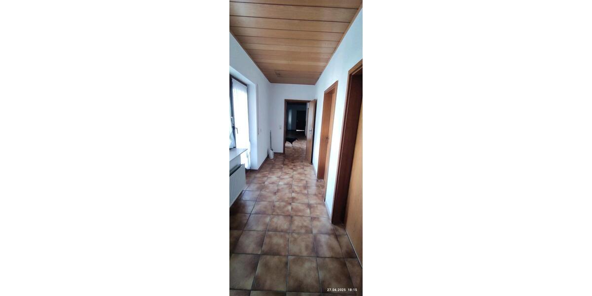 Etagenwohnung Windeck - 4 Zimmer, 150 m&sup2;, 1.100&euro; | Angebot:25239874