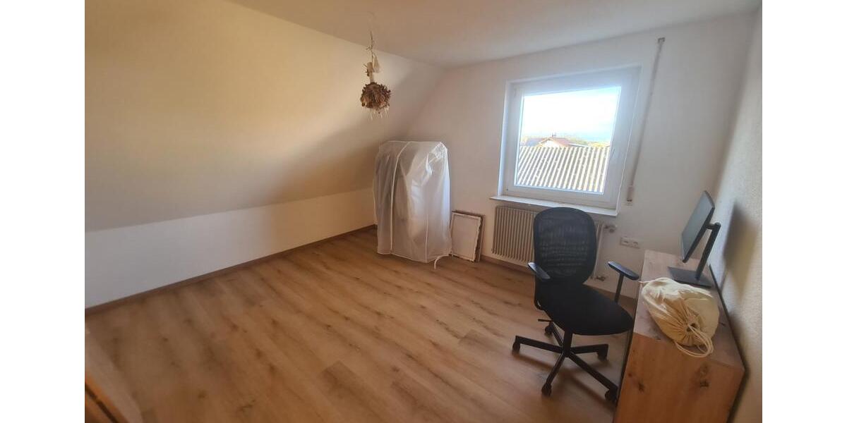 Freistehendes Einfamilienhaus mit großem Garten und Balkon 9 zimmer