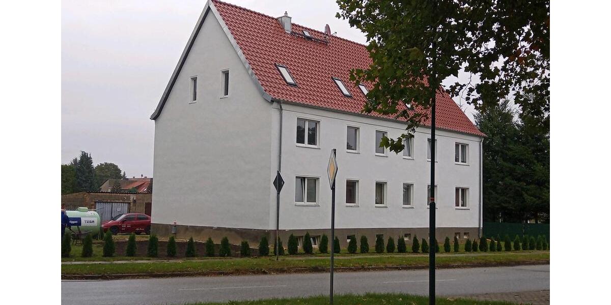 Erdgeschoßwohnung Halbe - 3 Zimmer, 74 m&sup2;, 750&euro; | Angebot:24979372