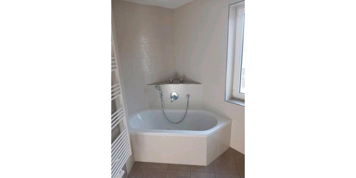 Etagenwohnung Pößneck - 3 Zimmer, 68 m&sup2;, 490&euro; | Angebot:26030081