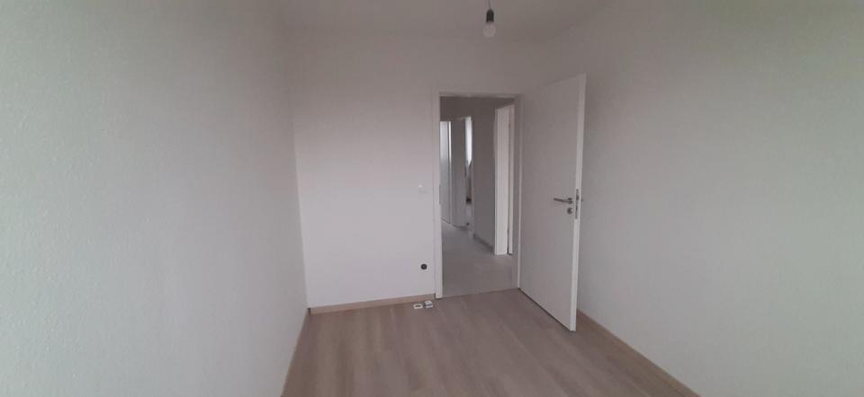 Dachgeschoßwohnung Duisburg Mittelmeiderich - 4 Zimmer, 782&euro; | Angebot:23665038