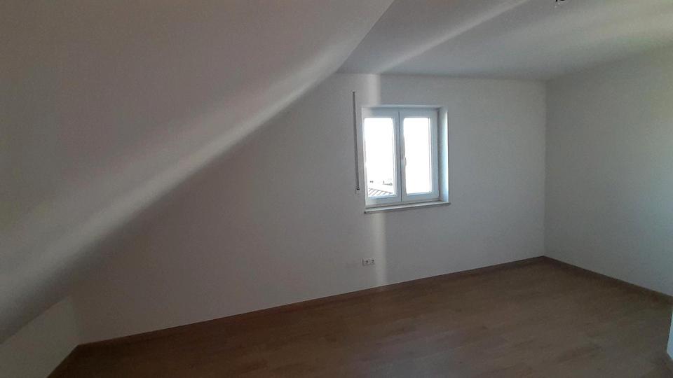 Dachgeschoßwohnung Schrobenhausen - 3 Zimmer, 65 m&sup2;, 800&euro; | Angebot:26407112