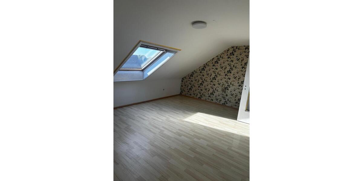 Dachgeschoßwohnung Gundelfingen - 3 Zimmer, 65 m&sup2;, 1.350&euro; | Angebot:25919095