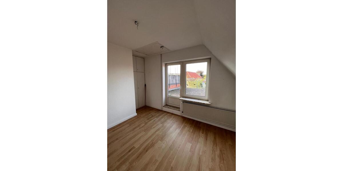 Etagenwohnung Meldorf - 3 Zimmer, 150 m&sup2;, 990&euro; | Angebot:23620212