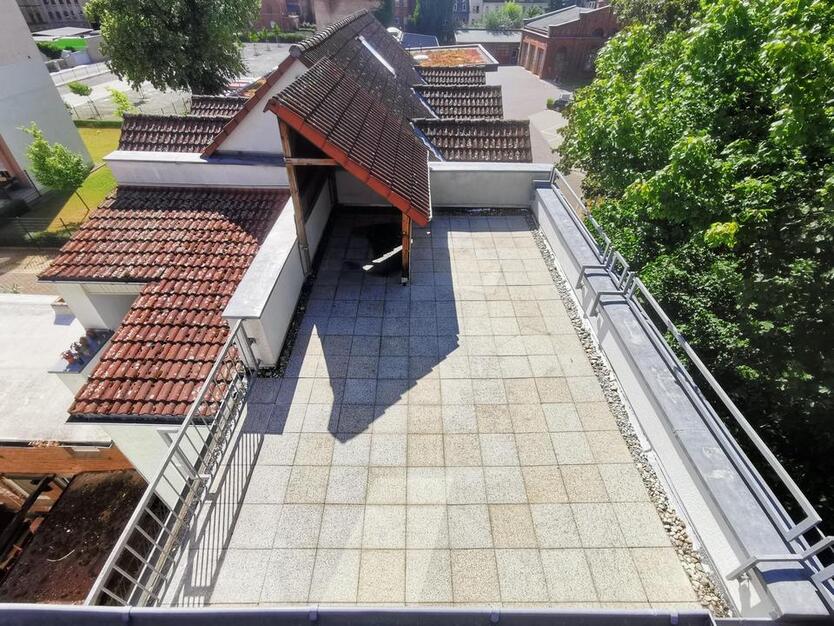 5 Zimmer Wohnung, 134 qm, 35 qm Dachterrasse, zwei Bäder, Klimaanlage !!!