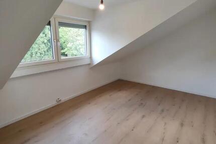 Dachgeschosswohnung in Bergheim-Glesch – 2 Zimmer, ab 01.02.26 2 zimmer
