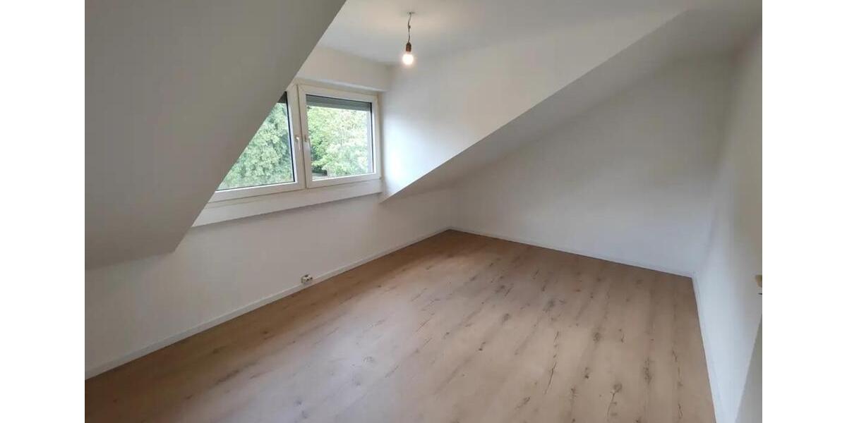 Dachgeschosswohnung in Bergheim-Glesch – 2 Zimmer, ab 01.02.26 2 zimmer