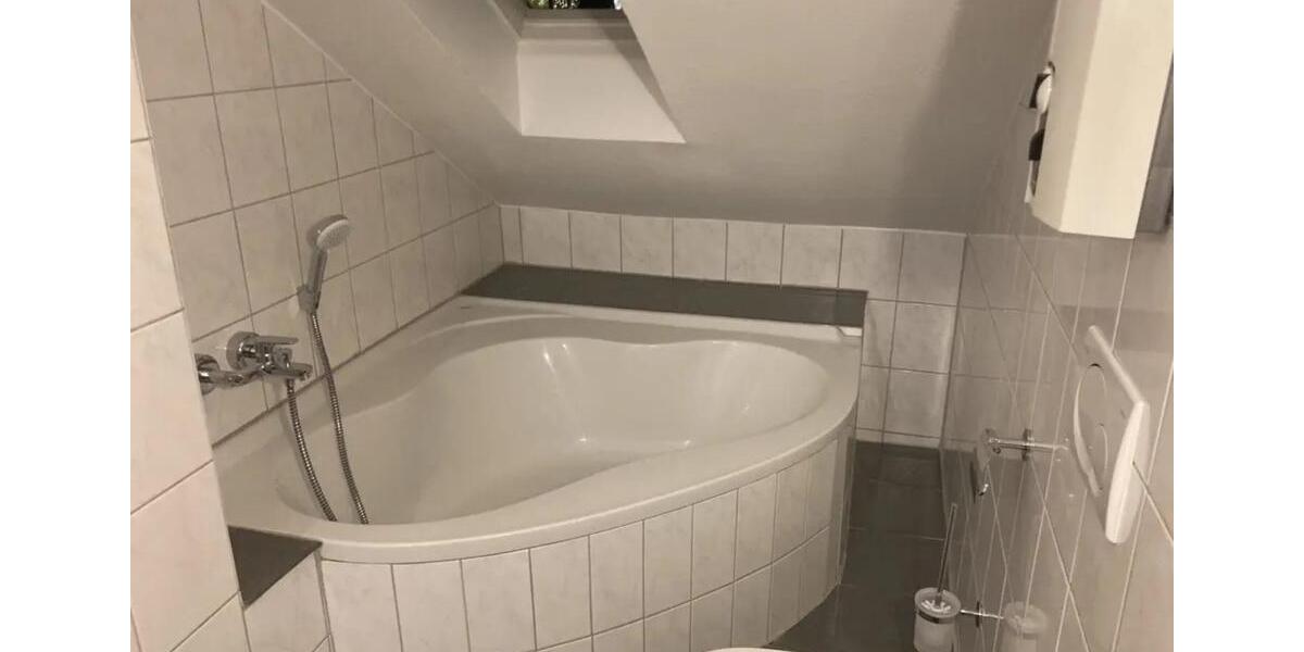 Charmante 2,5 Zimmer Dachgeschosswohnung - sofort bezugsfrei 2 zimmer