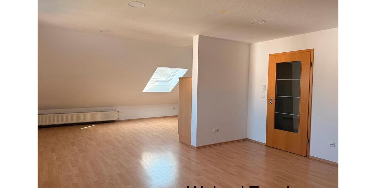Dachgeschoßwohnung Neuhof - 3 Zimmer, 77 m&sup2;, 693&euro; | Angebot:26216085