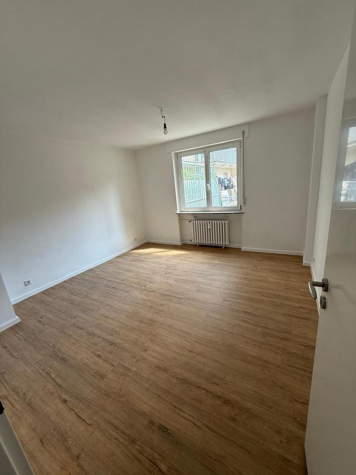 Gemütliche Dachgeschoßwohnung, kernsanierter Erstbezug !