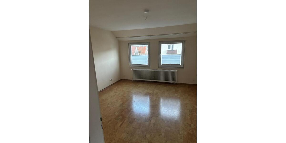 Dachgeschoßwohnung Stadthagen - 6 Zimmer, 145 m&sup2;, 900&euro; | Angebot:24801342