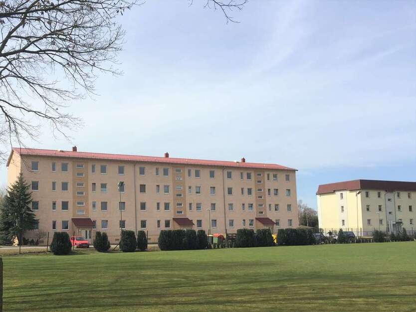 NEU -frisch renoviert. Gut geschnittene 4 Zimmer mit Balkon und Einbauküche! 4 zimmer