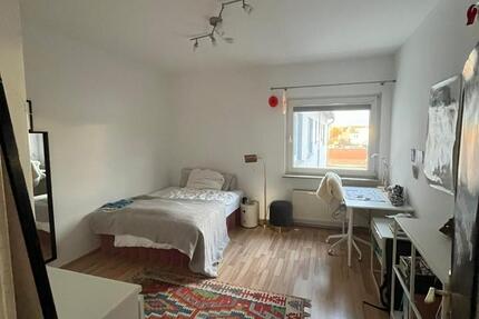 Schönes helles Zimmer in 2er WG in zentraler Lage 16 zimmer