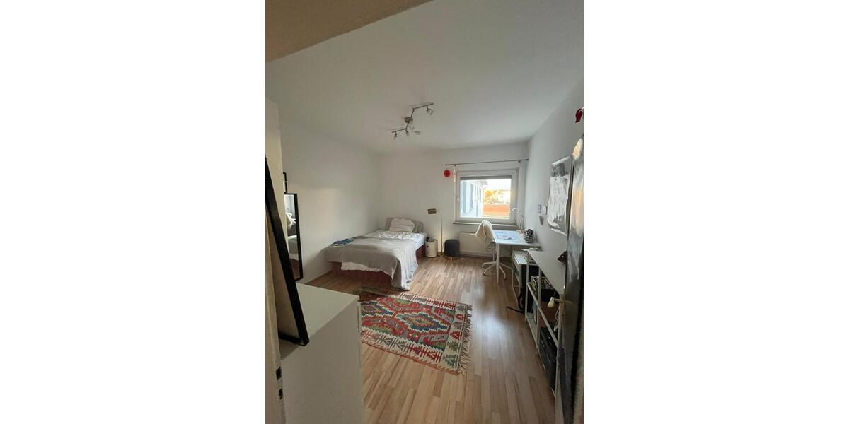 Schönes helles Zimmer in 2er WG in zentraler Lage 16 zimmer