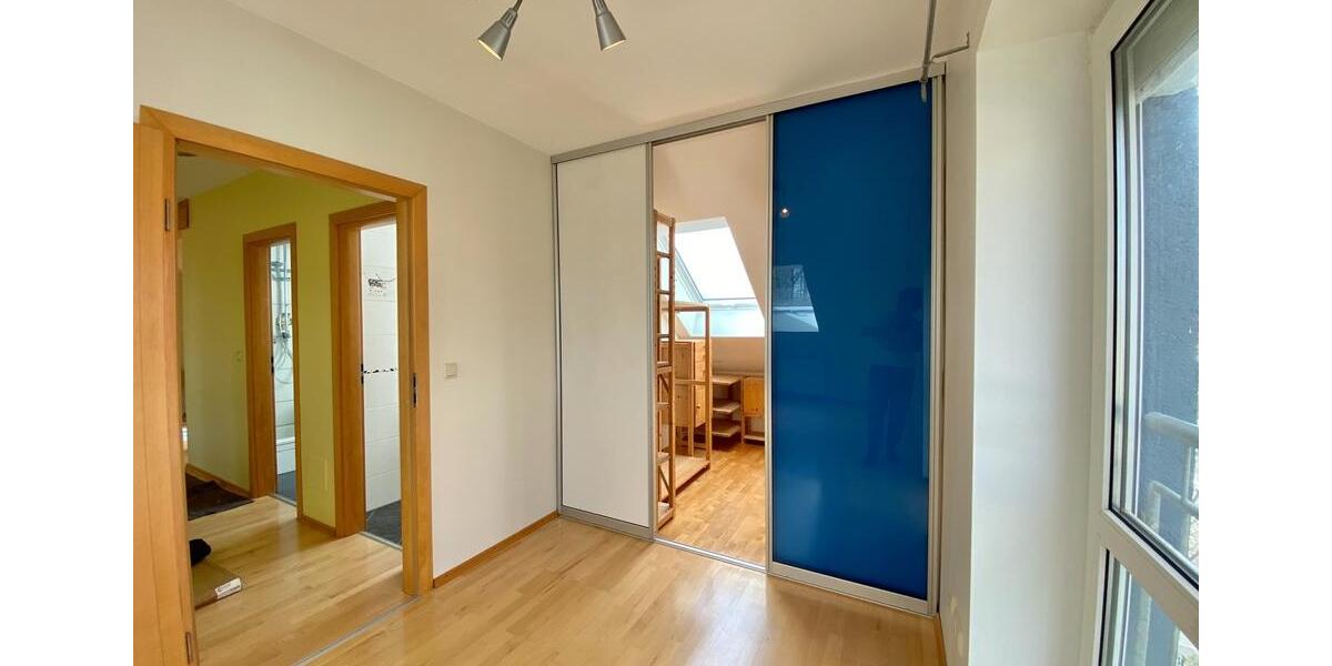 Dachgeschoßwohnung Nürnberg Holzheim - 3 Zimmer, 87 m&sup2;, 1.100&euro; | Angebot:25853955