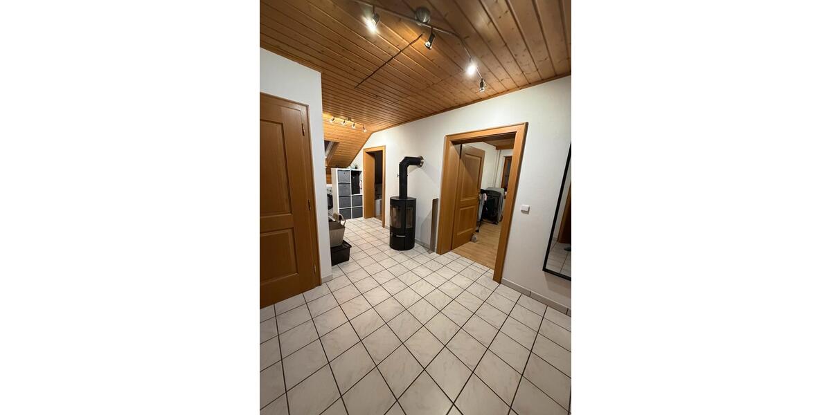 Dachgeschoßwohnung Perkam - 3 Zimmer, 98 m&sup2;, 660&euro; | Angebot:24867410