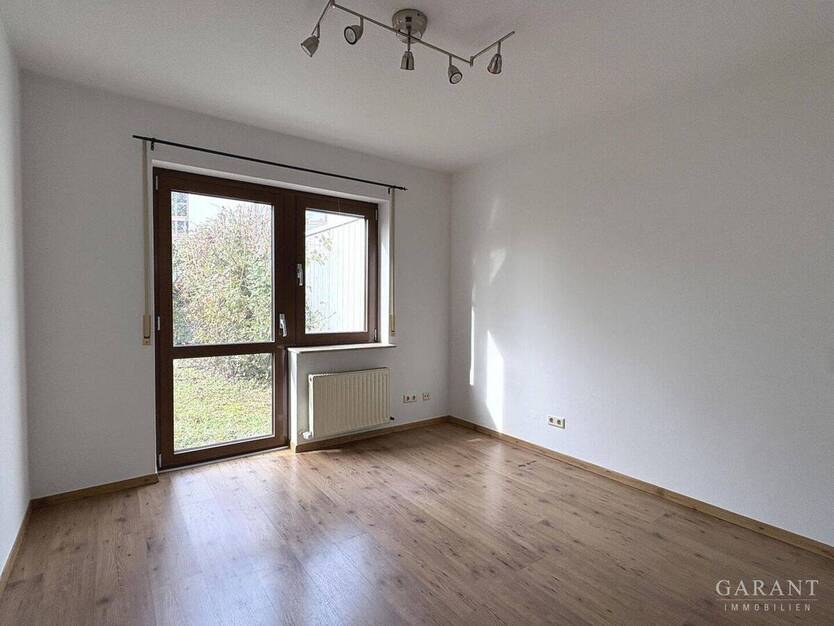 Großzügiges Haus mit zwei Garagen! 6 zimmer