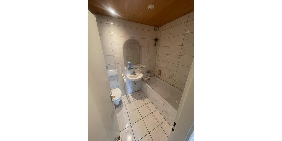 Etagenwohnung Neuss - 2 Zimmer, 68 m&sup2;, 1.040&euro; | Angebot:26610402