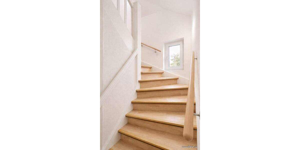 Einfamilienhaus zur Miete in Berlin-Kaulsdorf - Garage, Garten, großes Grundstück 5 zimmer