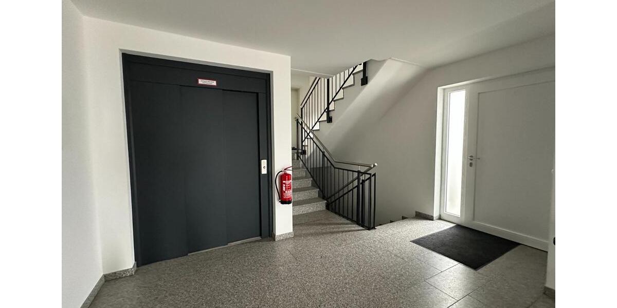 Erdgeschoßwohnung Rödental - 3 Zimmer, 86 m&sup2;, 895&euro; | Angebot:25636486