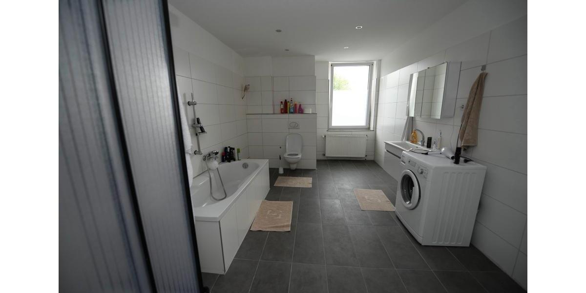 Wohnen auf Zeit Herne Wanne-Bickern - 4 Zimmer, 125 m&sup2;, 300&euro; | Angebot:26639274