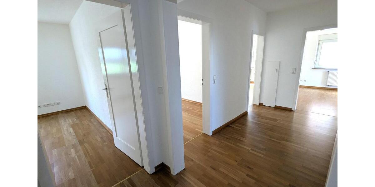 Erdgeschoßwohnung Stuttgart Bad Cannstatt - 4 Zimmer, 102 m&sup2;, 1.795&euro; | Angebot:26574382