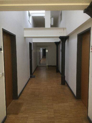Ein Arbeitsplatz in altem Fabrikgebäude mitten in Berlin-Moabit - All-in-Miete