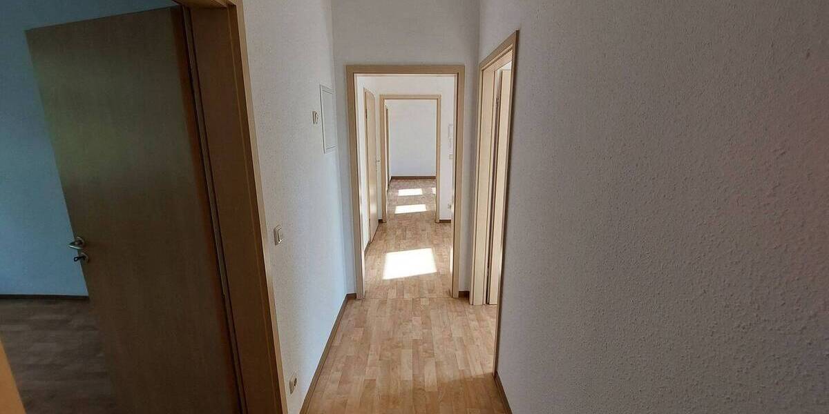 Etagenwohnung Roßwein - 3 Zimmer, 71 m&sup2;, 375&euro; | Angebot:26686390