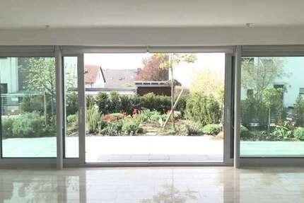 Wohnung Wiesbaden Biebrich - 2 Zimmer, 110 m&sup2;, 1.700&euro; | Angebot:27242797
