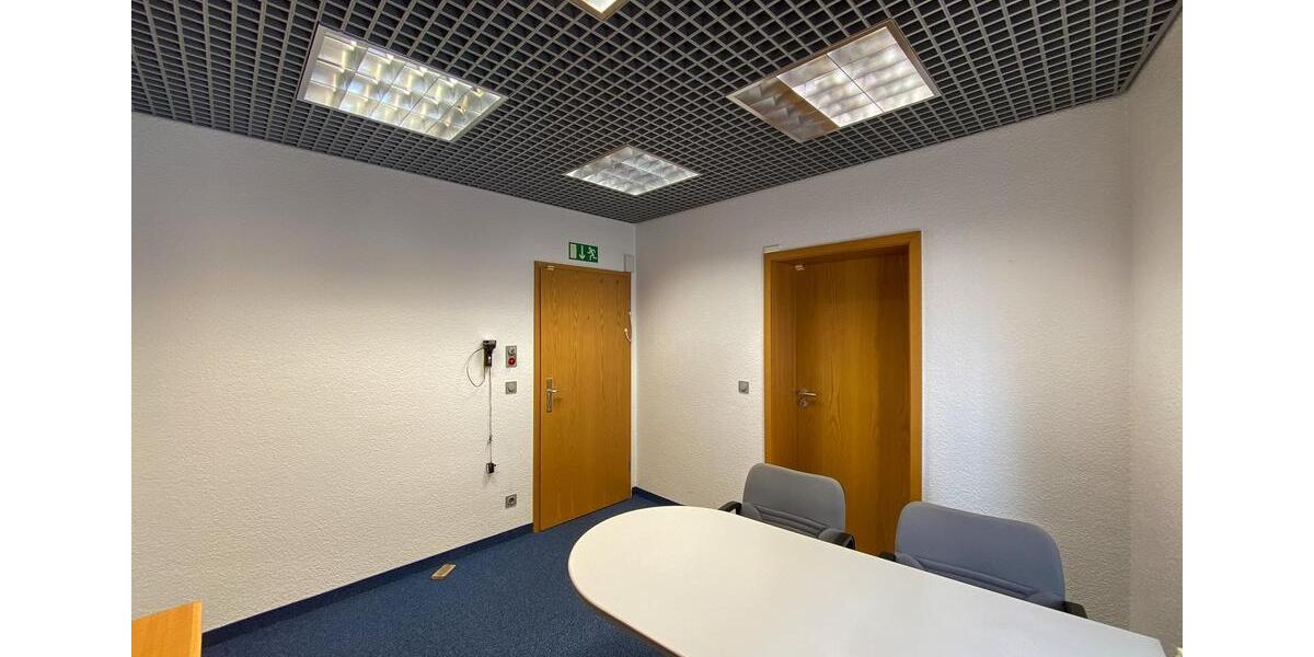 Großzügige Gewerbefläche unweit des historischen Freyburger Marktplatzes! zimmer