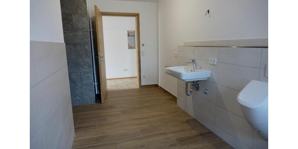 Doppelhaushälfte Antdorf - 8 Zimmer, 250 m&sup2;, 2.950&euro; | Angebot:25138617