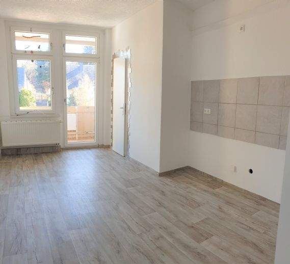 Idividuell Wohnen mit Einbauküch im Altbau Charme mit Balkon 3 zimmer