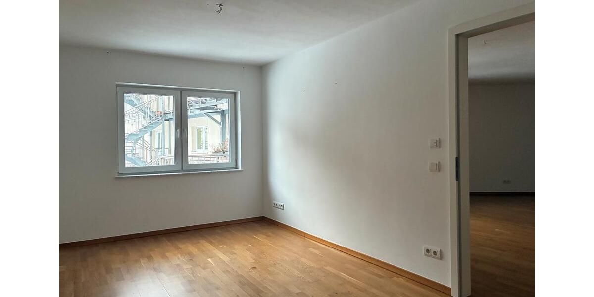 Etagenwohnung Frankfurt am Main Mitte-Nord - 2 Zimmer, 84 m&sup2;, 1.461&euro; | Angebot:24418134