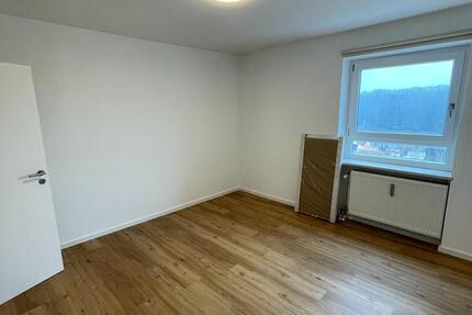 ✨ Helles WG-Zimmer in neuer 3er-WG (14,5 qm) - 450 € warm - 4. OG 4 zimmer