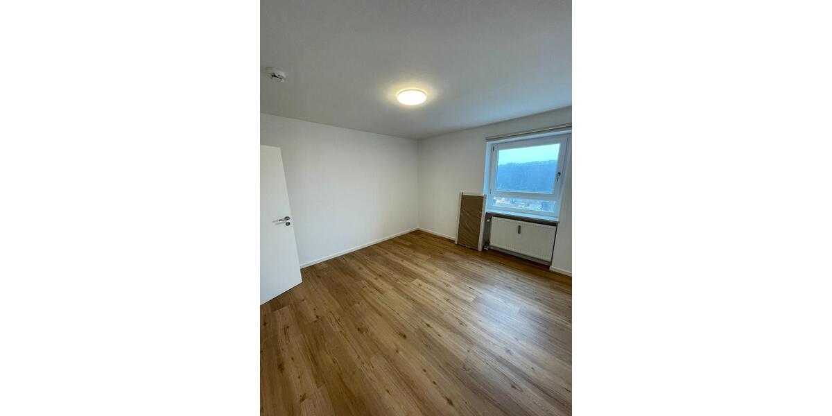 ✨ Helles WG-Zimmer in neuer 3er-WG (14,5 qm) - 450 € warm - 4. OG 4 zimmer