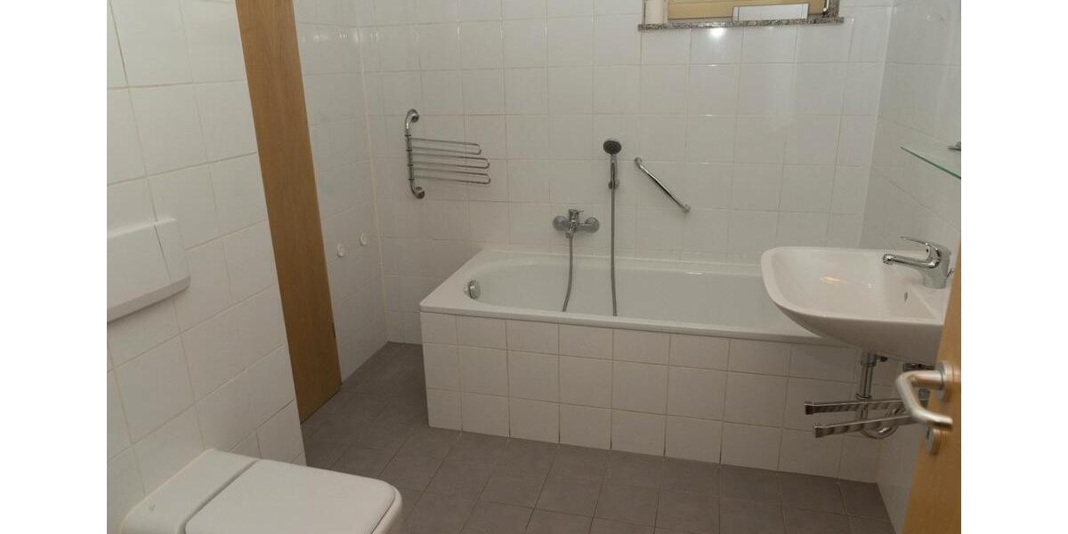 Erdgeschoßwohnung Hohenstein-Ernstthal Ernstthal - 2 Zimmer, 59 m&sup2;, 330&euro; | Angebot:26592561