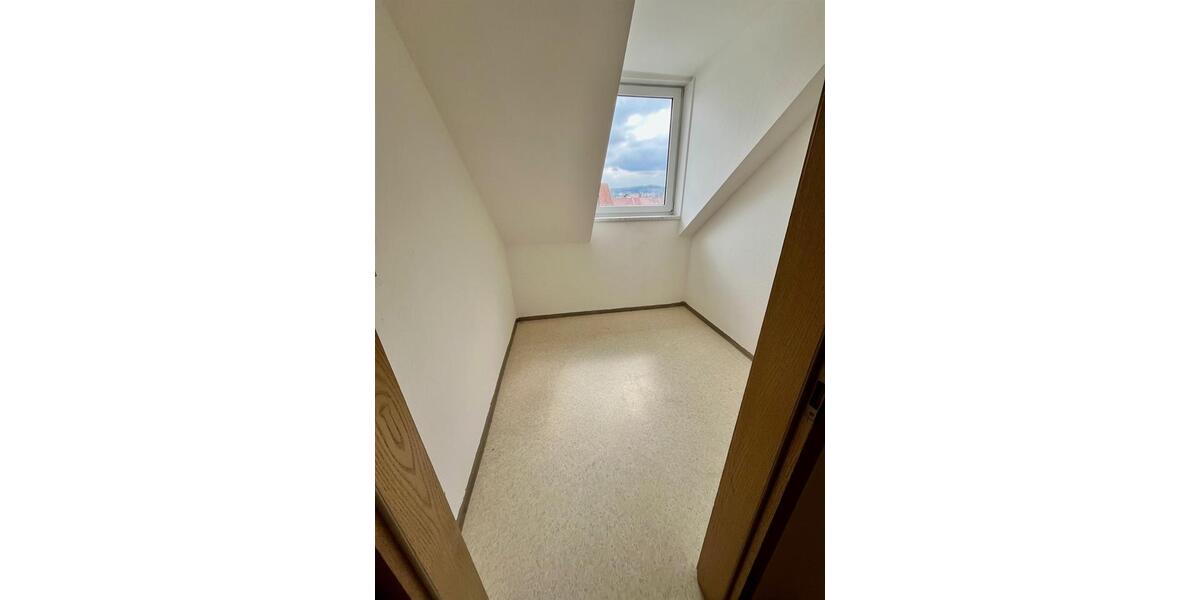 Etagenwohnung Oelsnitz (Vogtland) - 4 Zimmer, 82 m&sup2;, 452&euro; | Angebot:26253910